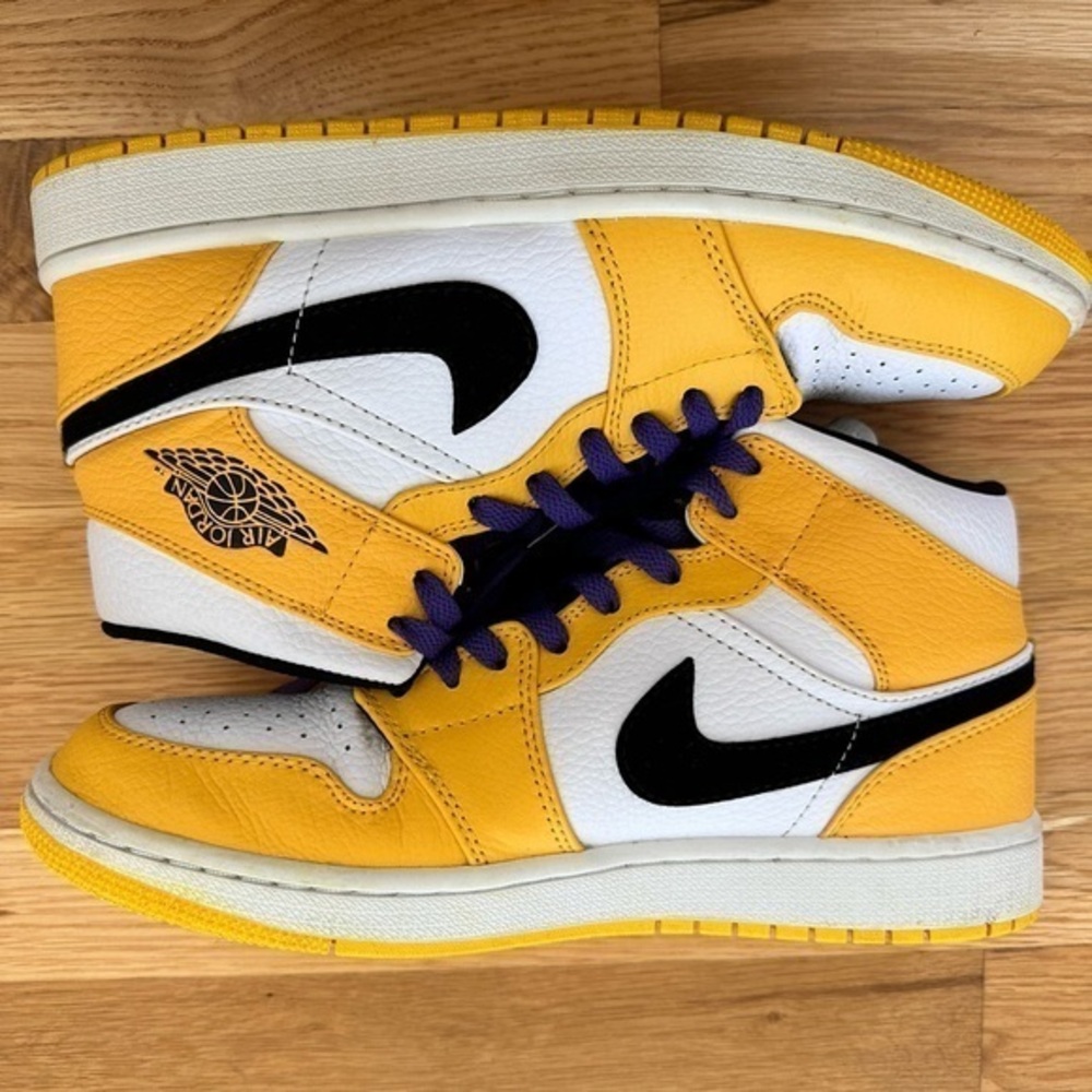 Size 9.5 - Air Jordan 1 Mid Lakers.  LOOK BRAND NEW.  AUTHENTIC‎ GUARANTEED